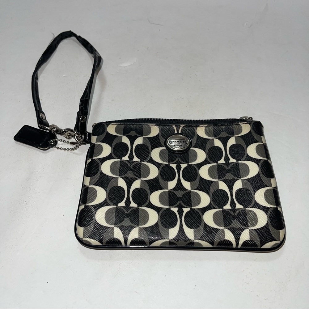 Coach Woman Wallet - Picture 1 of 5